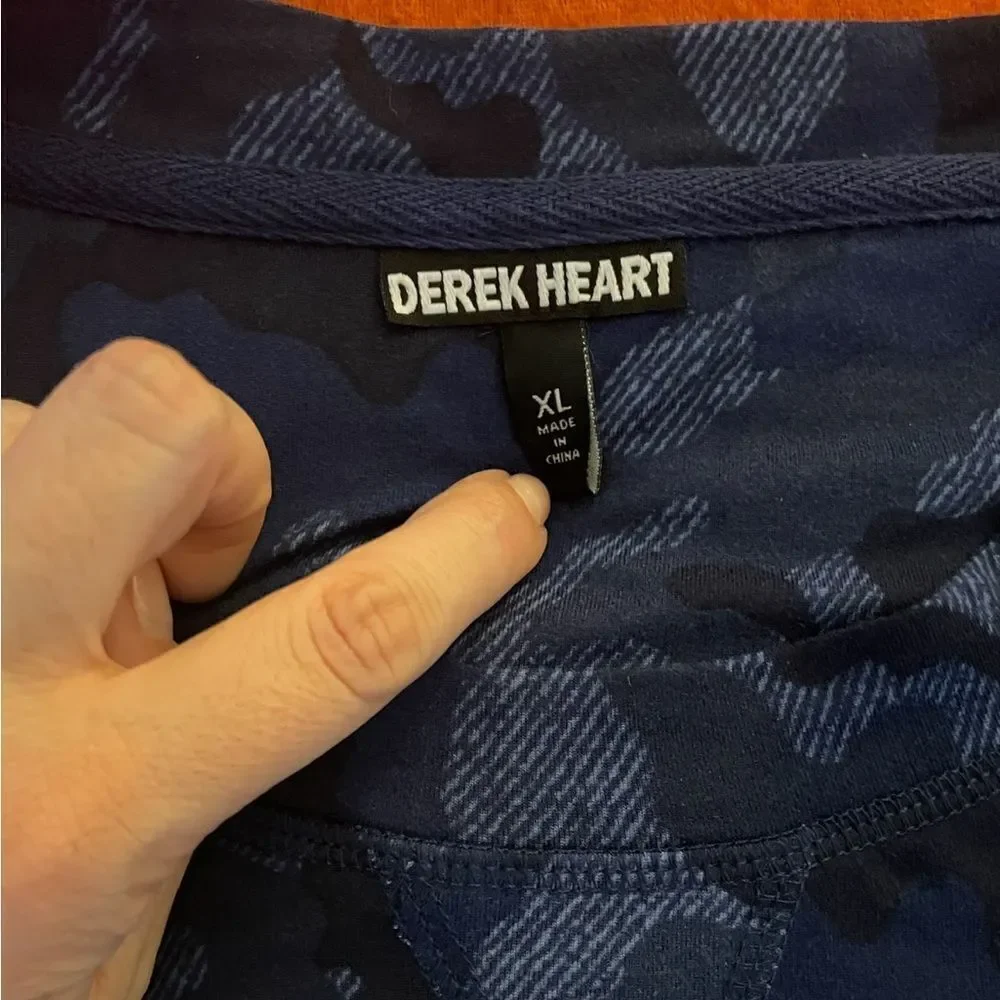 Derek Heart Men’s Navy Blue Camo Long Sleeve Pullover crew neck sweater (XL)